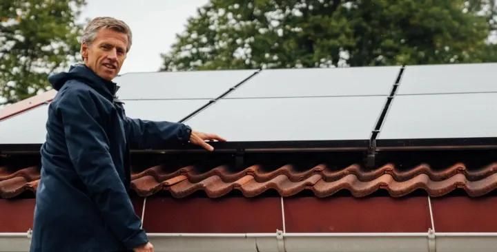 panneaux solaires sur une toiture
