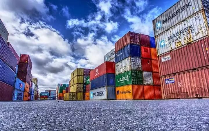 containers transport panneaux solaires