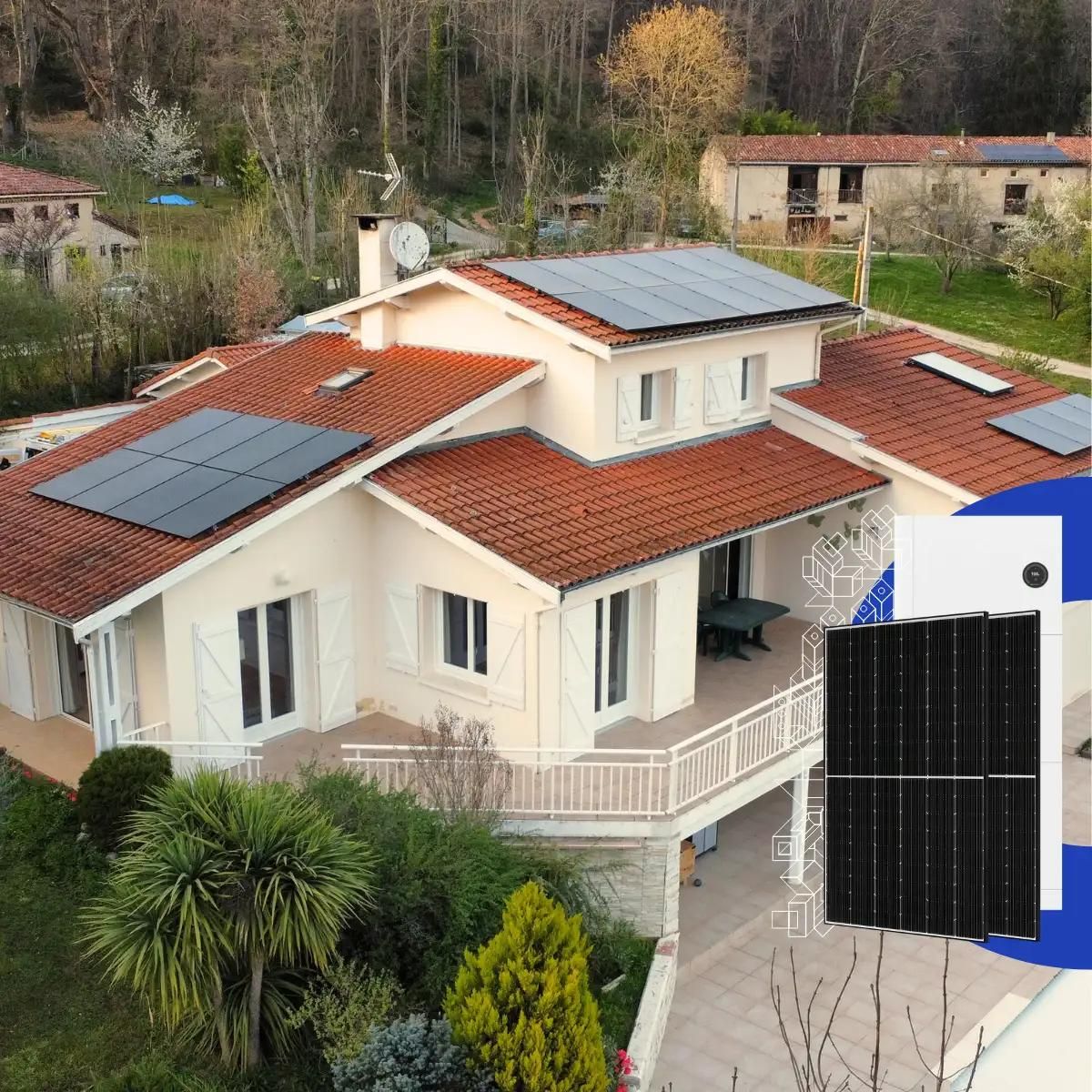 maison équipée de panneaux solaires