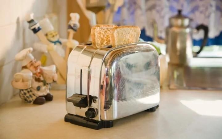 grille pain dans une cuisine