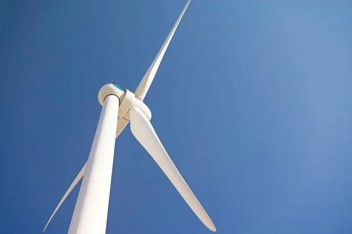 éolienne panneau solaire