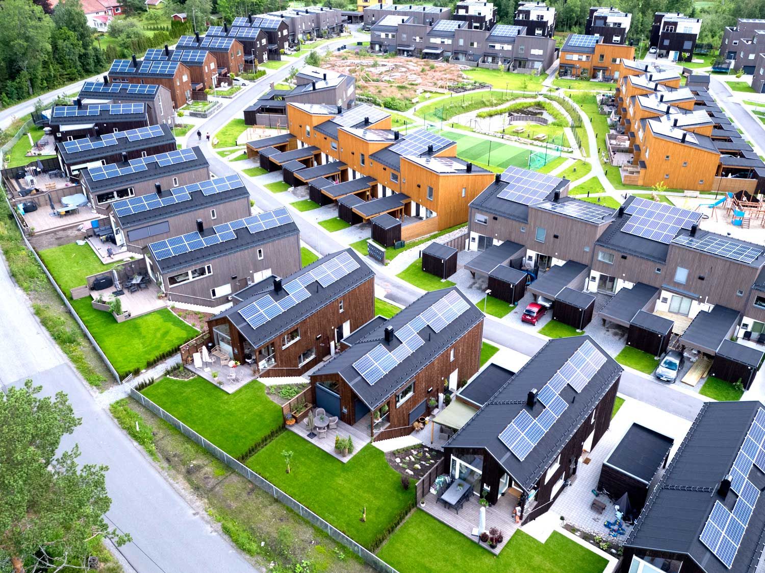 quartier avec toutes les maisons équipées de panneaux solaires